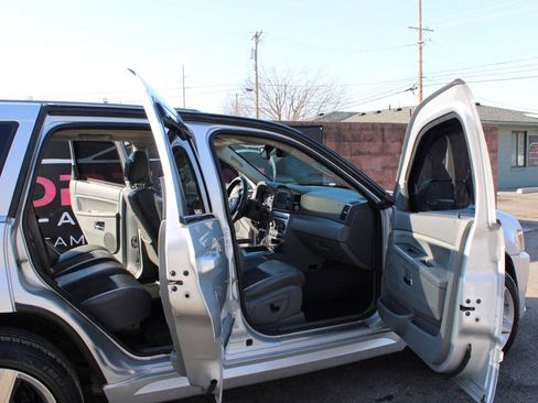 Used 2006 Jeep Grand Cherokee SRT8 w/ SRT Option Group I AWD/4WD image 29