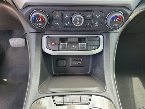 Used 2023 GMC Acadia SLT AWD/4WD image 32