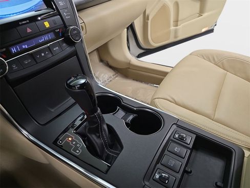 Used 2016 Toyota Camry XLE image 27