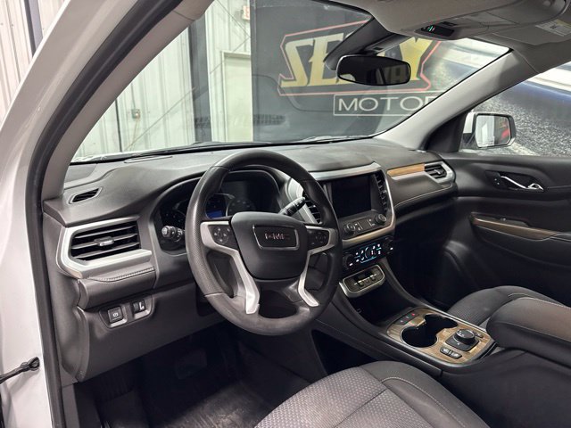 Used 2023 GMC Acadia SLE w/ Driver Convenience Package FWD image 5