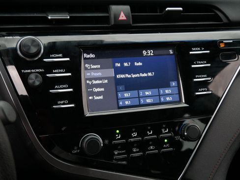 Used 2018 Toyota Camry LE w/ Convenience Package FWD image 22