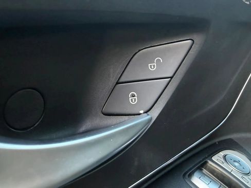 Used 2016 Mercedes-Benz Metris Passenger image 37