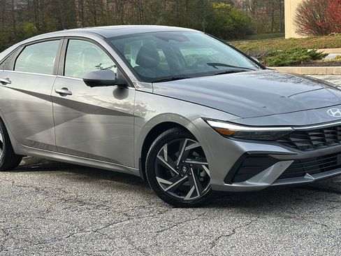Used 2024 Hyundai Elantra Limited image 1