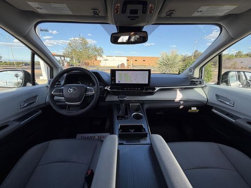 Used 2025 Toyota Sienna XLE w/ XLE Plus Package image 23