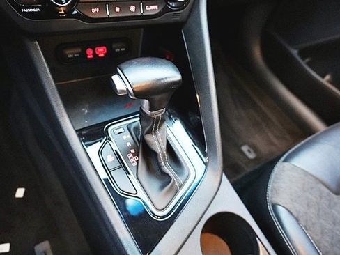 Used 2019 Kia Niro EX image 29