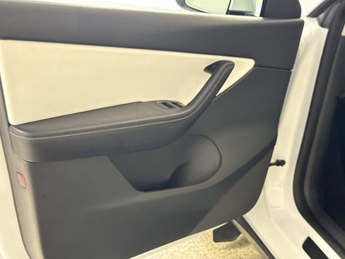 Used 2022 Tesla Model Y Performance AWD/4WD image 16