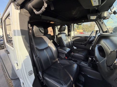 Used 2014 Jeep Wrangler Unlimited Sahara AWD/4WD image 15