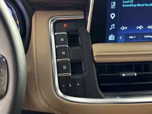 Used 2023 Chevrolet Tahoe Premier w/ Premium Package AWD/4WD image 32