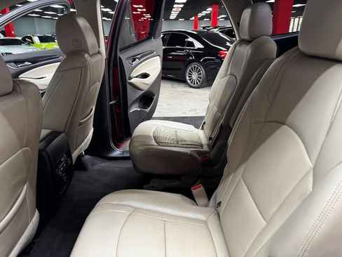 Used 2021 Buick Enclave Essence image 41