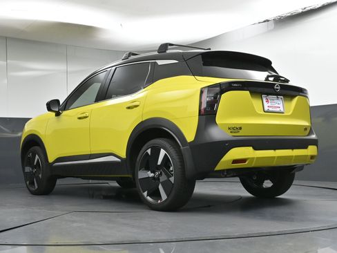 Used 2026 Nissan Kicks SR image 28