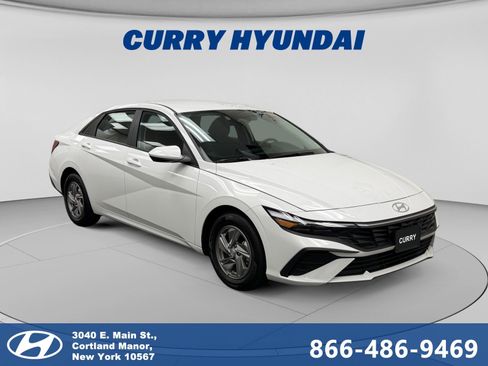 Used 2025 Hyundai Elantra SE FWD image 7