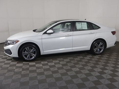 Used 2023 Volkswagen Jetta SE w/ Panoramic Sunroof Package FWD image 17