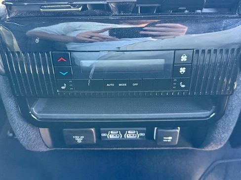 Used 2024 Jeep Wagoneer L Series III w/ Flexible Seating Group AWD/4WD image 20