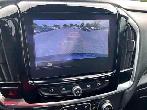 Used 2022 Chevrolet Traverse LT FWD image 13
