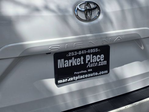 Used 2019 Toyota Sienna LE FWD image 13