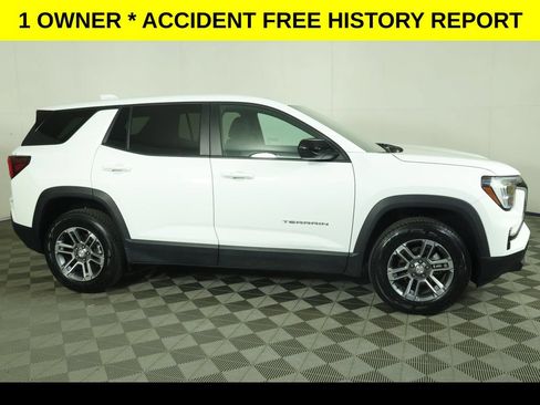 Used 2025 GMC Terrain Elevation AWD/4WD image 2