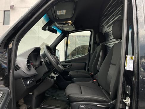 Used 2020 Mercedes-Benz Sprinter 2500 image 9