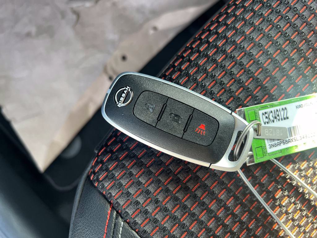 Used 2025 Nissan Kicks SR AWD/4WD image 14
