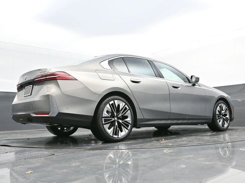 New 2025 BMW 530i w/ Premium Package image 37