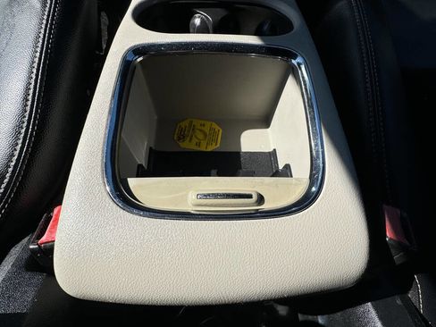 Used 2017 Dodge Grand Caravan SXT image 25