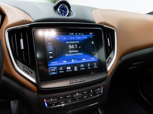 Used 2018 Maserati Ghibli GranLusso RWD image 19