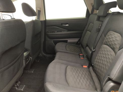 Used 2022 Nissan Pathfinder SV FWD image 19