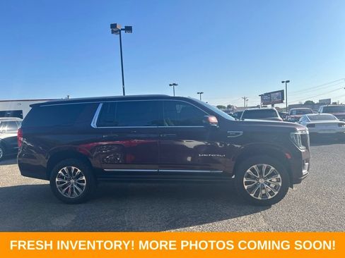 Used 2022 GMC Yukon XL Denali AWD/4WD image 2