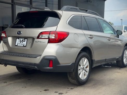 Used 2018 Subaru Outback 2.5i Premium AWD/4WD image 2