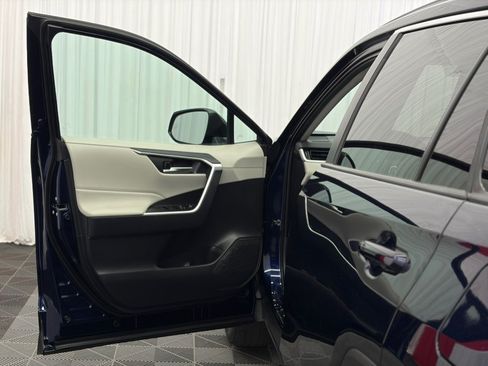 Used 2019 Toyota RAV4 XLE w/ Convenience Package AWD/4WD image 11