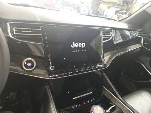 Used 2022 Jeep Wagoneer Series III w/ Premium Group I image 15