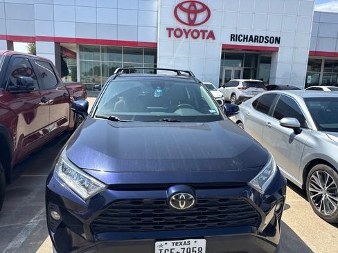 Used 2020 Toyota RAV4 XLE FWD image 2
