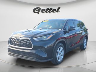 Used 2023 Toyota Highlander L FWD video 1