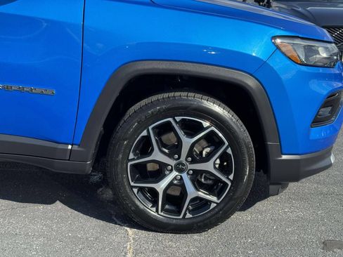 Used 2025 Jeep Compass Limited AWD/4WD image 29