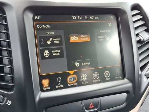 Used 2017 Jeep Cherokee Limited AWD/4WD image 19