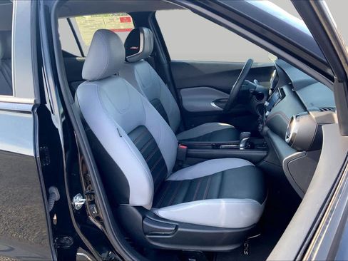 Used 2023 Nissan Kicks SR w/ SR Premium Package FWD image 9