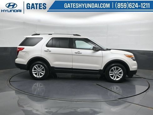 Used 2015 Ford Explorer XLT w/ Equipment Group 202B AWD/4WD image 3