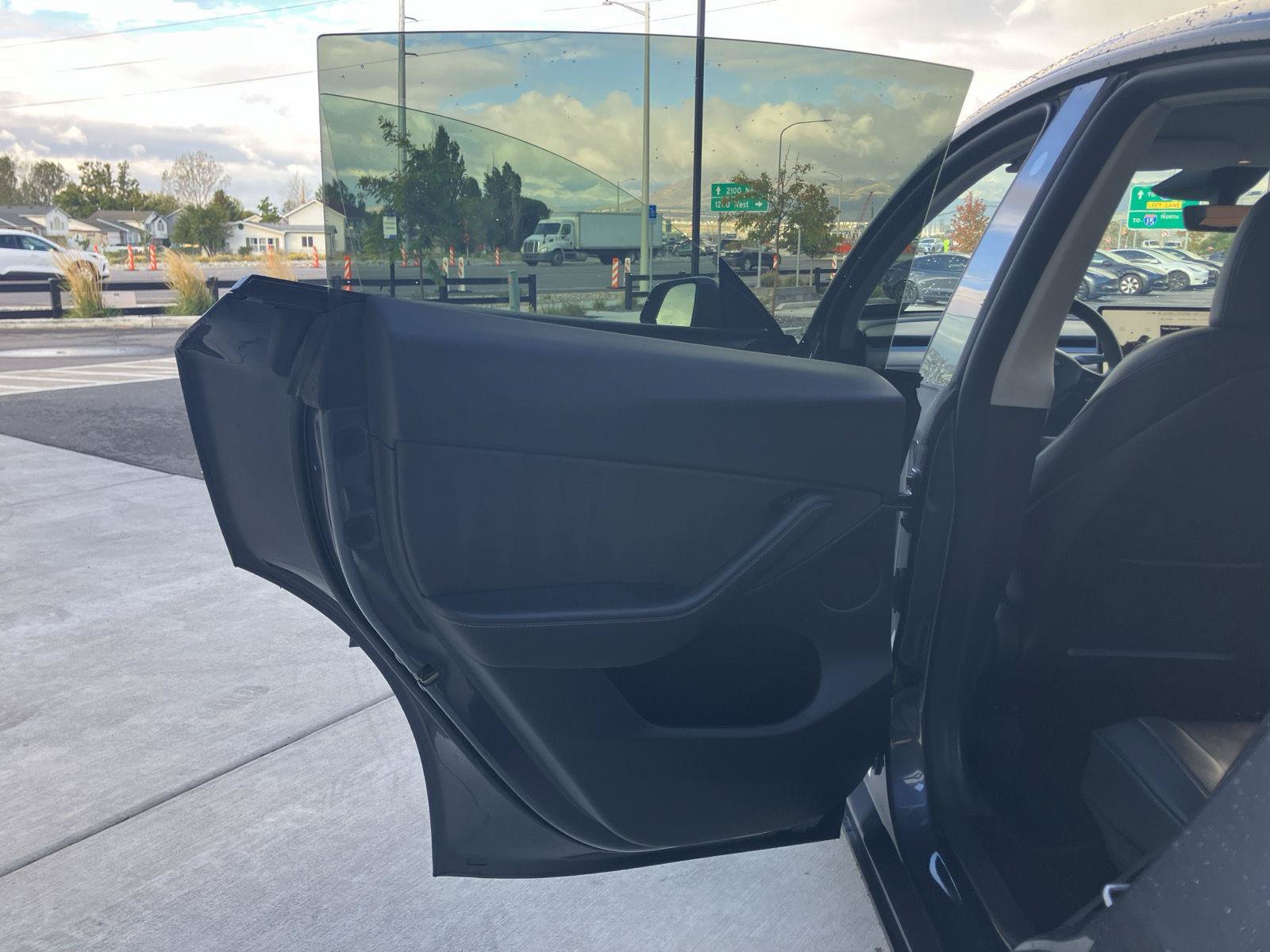 Used 2023 Tesla Model Y 2WD image 13