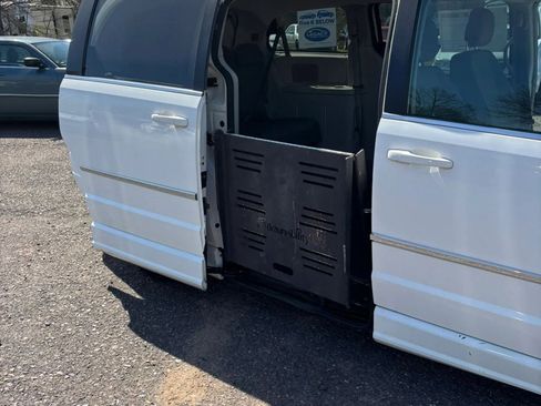 Used 2010 Chrysler Town & Country Touring image 67