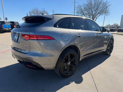 Used 2018 Jaguar F-PACE S image 3