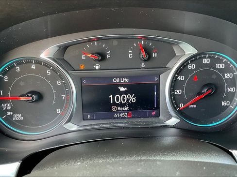 Used 2023 Chevrolet Traverse LT image 29