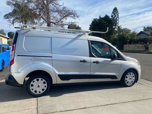 Used 2019 Ford Transit Connect XLT image 9
