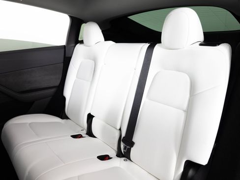 Used 2024 Tesla Model Y Long Range image 18