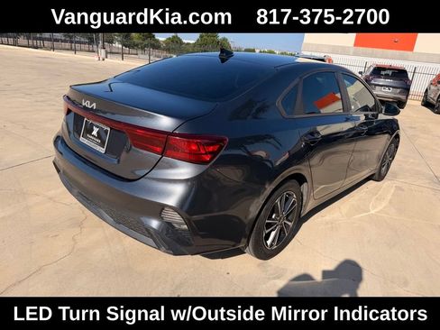 Certified 2022 Kia Forte LXS FWD image 4