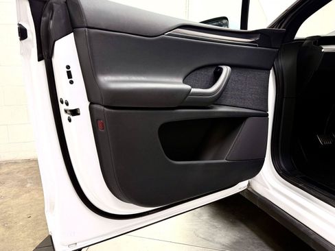 Used 2025 Tesla Model X AWD/4WD image 9