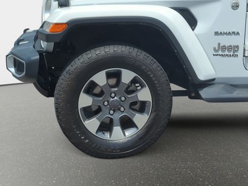 Used 2021 Jeep Wrangler Unlimited Sahara AWD/4WD image 30