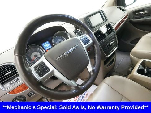 Used 2012 Chrysler Town & Country Touring-L w/ Driver Convenience Group FWD image 12