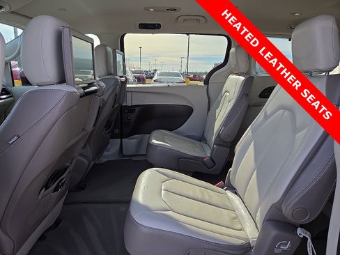 Used 2017 Chrysler Pacifica Touring-L Plus w/ Advanced Safetytec Group image 11