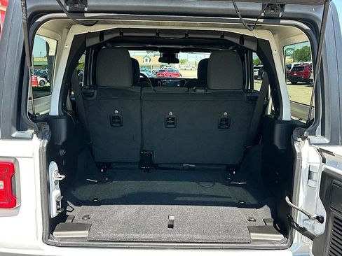 Used 2024 Jeep Wrangler Unlimited Rubicon AWD/4WD image 11