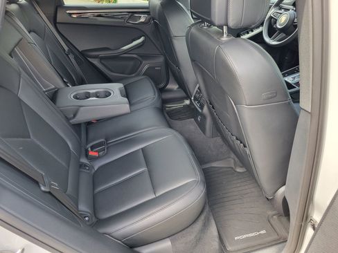 Certified 2025 Porsche Macan image 31