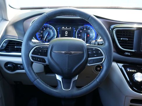 Used 2023 Chrysler Voyager LX FWD image 13